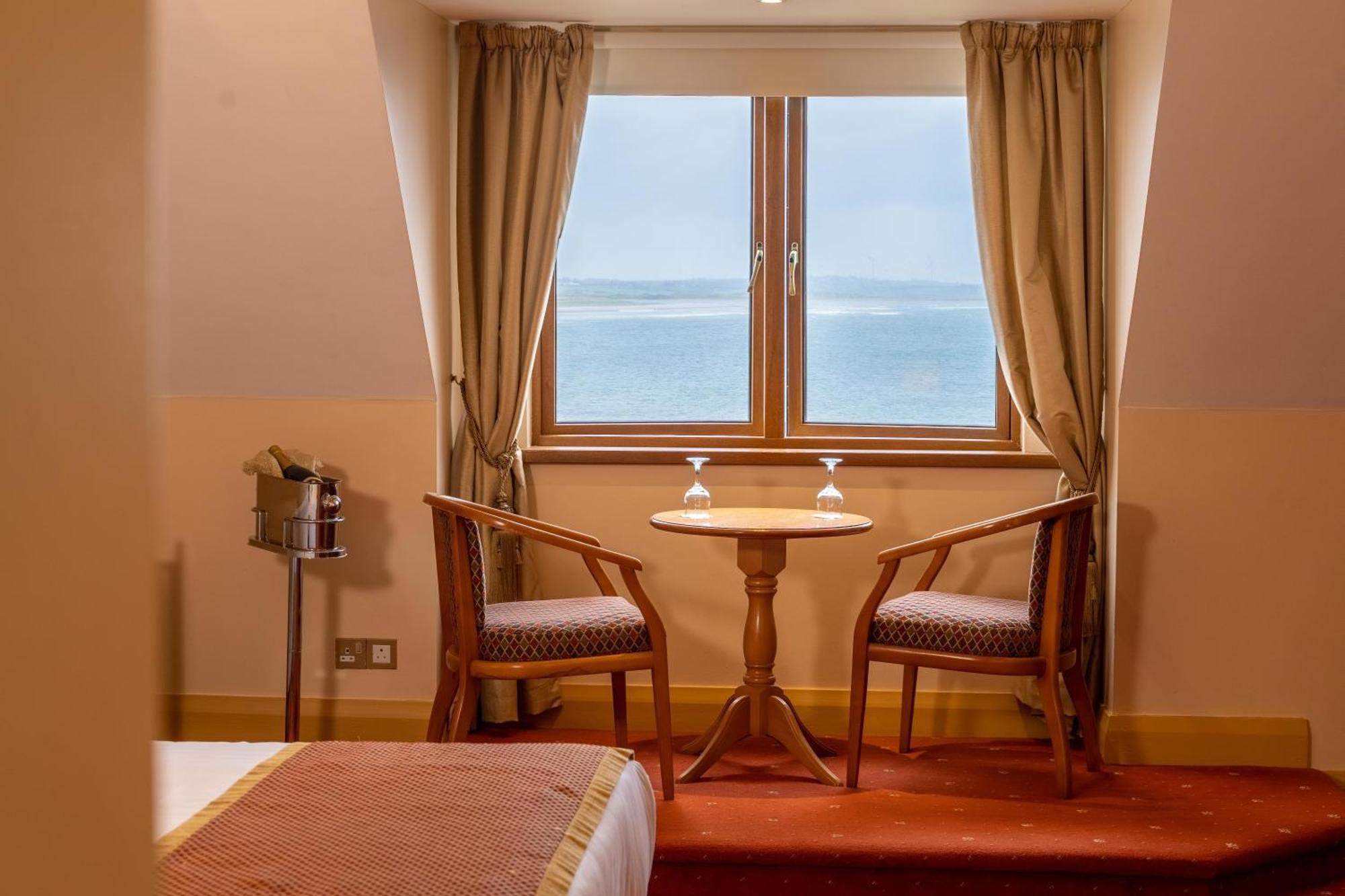 Отель Waterfront House & Restaurant Инишкрон Экстерьер фото