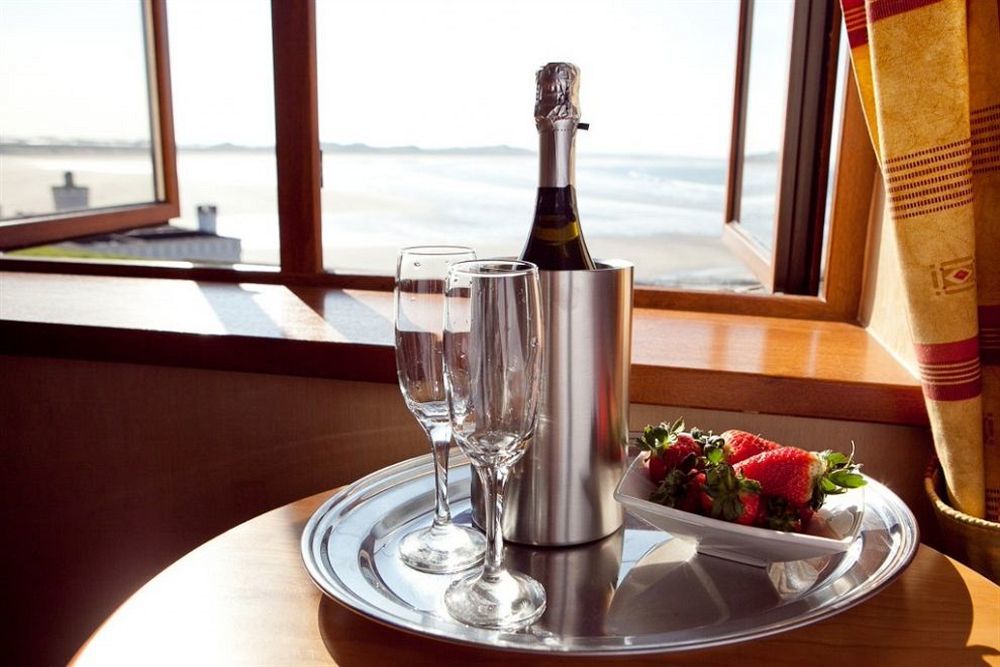 Отель Waterfront House & Restaurant Инишкрон Экстерьер фото