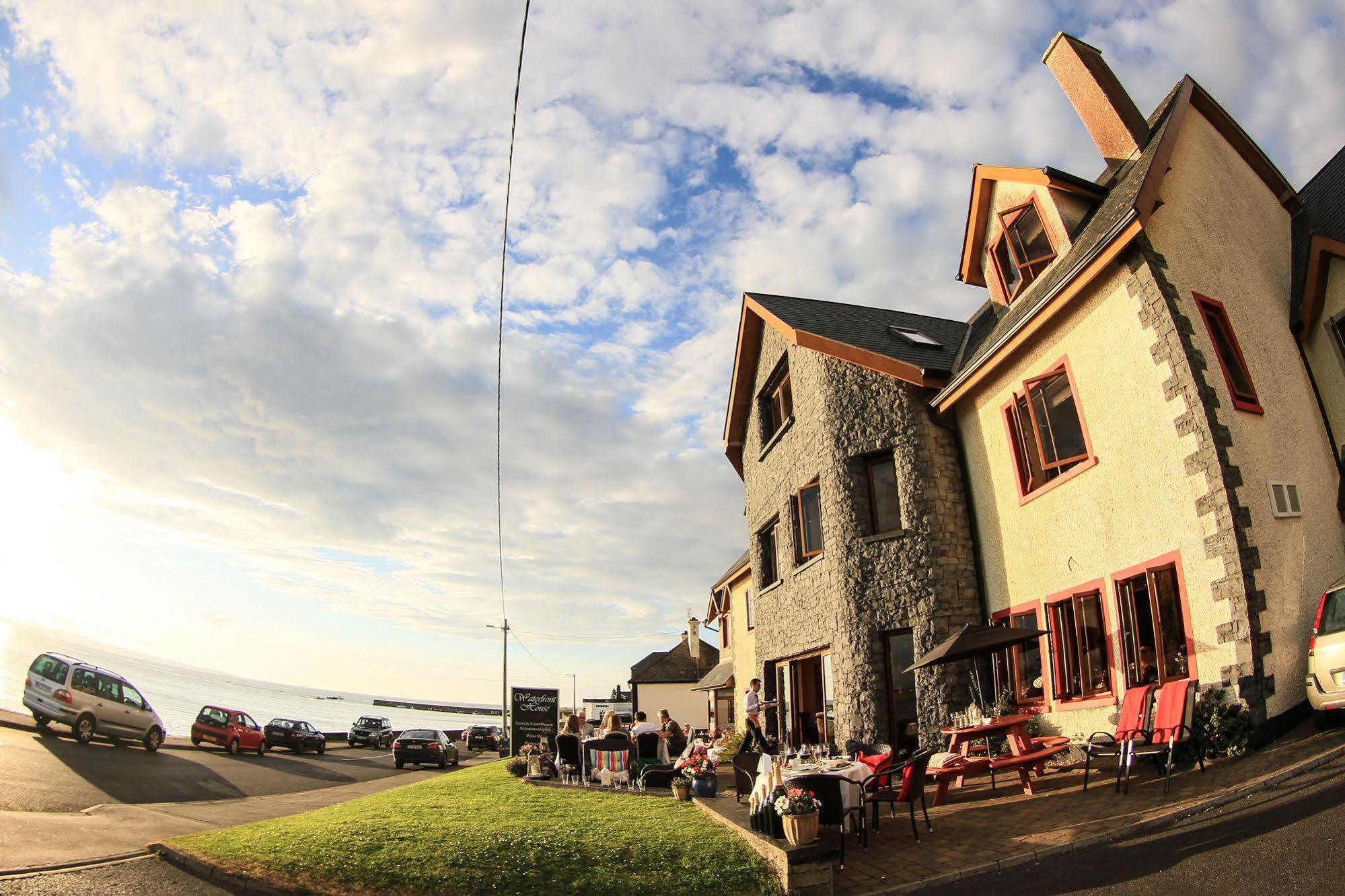 Отель Waterfront House & Restaurant Инишкрон Экстерьер фото